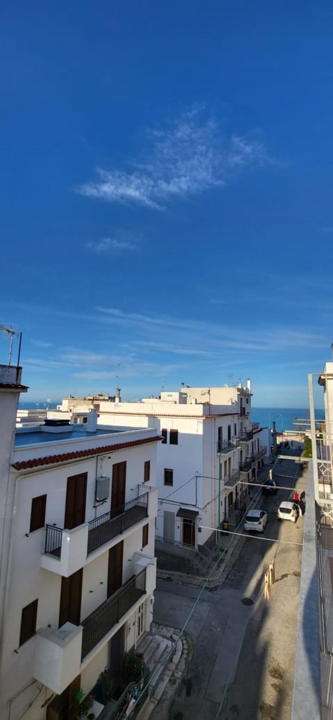 Property building, Day, Neighbourhood, Sea view, Street view