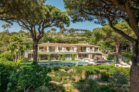 Property building, Day, Garden, Garden view