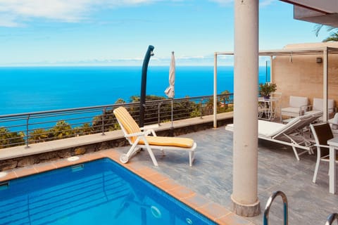 Patio, Day, Natural landscape, View (from property/room), Balcony/Terrace, Pool view, Sea view, Swimming pool, sunbed