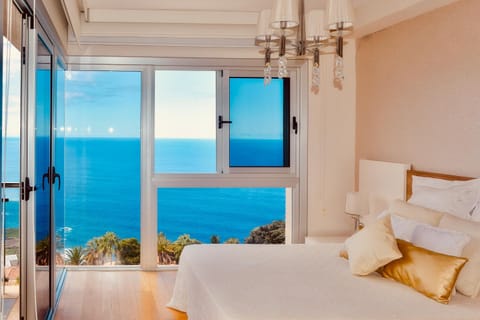 Bed, Natural landscape, Photo of the whole room, Bedroom, Sea view