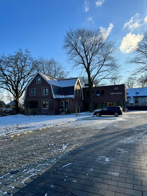 Property building, Day, Neighbourhood, Winter, Location, Parking