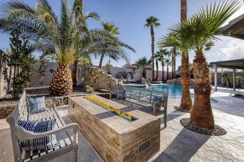 Oasis In The Desert W Heated Pool Fully Renovated Maison in North Las Vegas