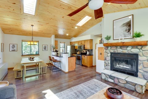 Pet-Friendly Show Low Cabin with Patio and Gas Grill! Maison in Show Low