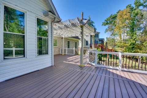 High Point Vacation Rental with Private Deck! Maison in High Point