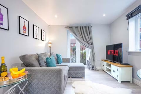 Stylish Apartment - Close to the City Centre - Free Parking, Fast Wi-Fi and Smart TV with Netflix by Yoko Property Eigentumswohnung in Aylesbury