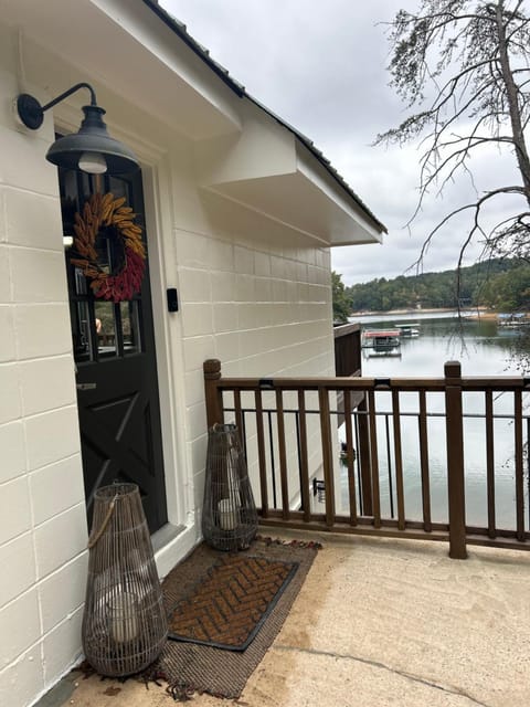 Best Life Now Cottage Haus in Lewis Smith Lake