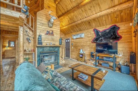 Mountain View Log Cabin House in Twin Mountain