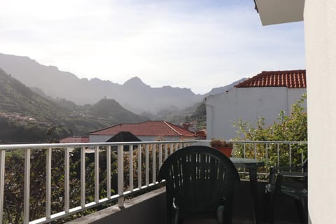 Patio, Day, Natural landscape, View (from property/room), Balcony/Terrace, Dining area, Mountain view