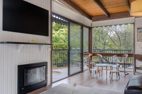 'The Treetop Canopy' A Magnificent Beachside Getaway House in Dromana