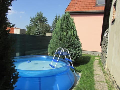 Property building, Day, Pool view, Swimming pool, Swimming pool, children