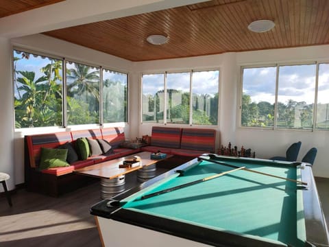 Billiard, Game Room