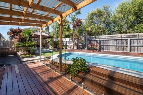 Malibu in Mt Martha with solar heated pool Casa in Mornington