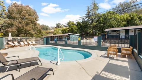 The Rae | Sequoia Motel RM 5 House in Three Rivers