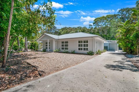 11 Esprit Drive - Rainbow Shores. Swimming Pool - Wifi - Walk to beach House in Rainbow Beach