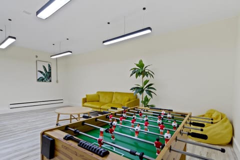 Billiard, Game Room, Living room, Seating area