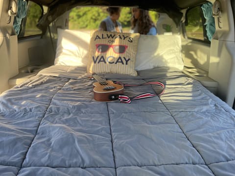 HW Campervan Rental NO CAMPGROUND Terrain de camping /
station de camping-car in Hauula