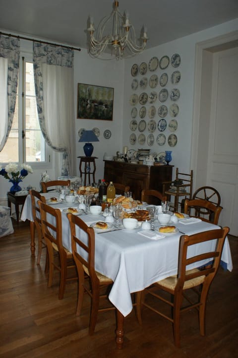 Dining area, Continental breakfast