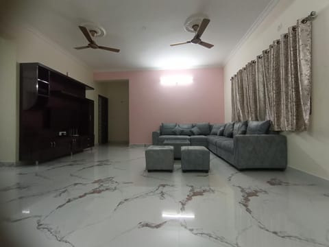 KPHB Phase 15 New Stunning 3 BHK - 2nd Floor Apartamento in Hyderabad