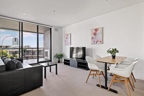 Kind bed Apt w Sofabed in Ryde - Fast Wifi Apartment in Sydney