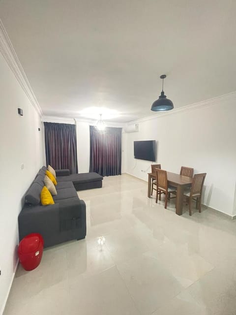 Communal lounge/ TV room, TV and multimedia, Living room, Seating area, Dining area