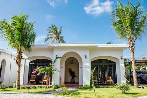 Property building, Spring, Day, Garden, Garden view