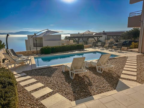 Pool view, Swimming pool, sunbed