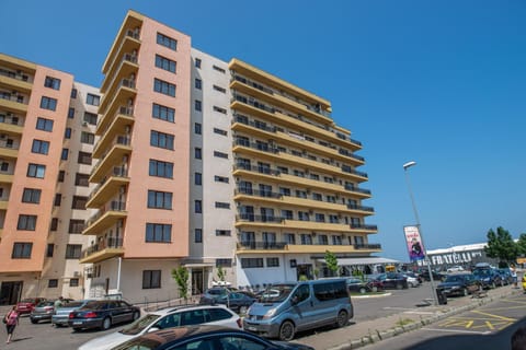 Summerland Happy Blue Apartments Condo in Constanta