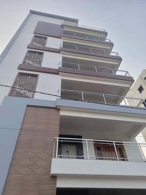 KPHB Phase 15 New Stunning 3 BHK - 4th Floor Wohnung in Hyderabad