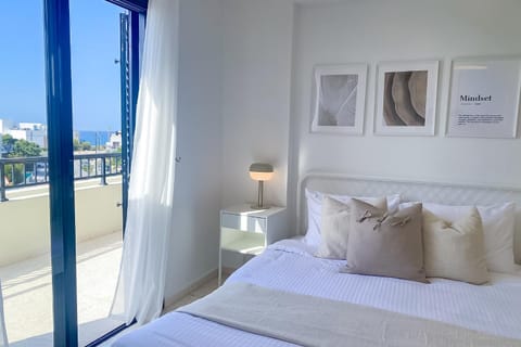 Bed, View (from property/room), Balcony/Terrace, Bedroom