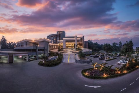 Property building, Facade/entrance, Location, Sunrise, Sunset, Parking