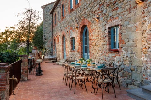 Villa Alice, panoramic stone farmhouse to sleep 10 Chalet in Lucca