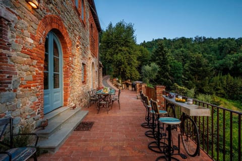 Villa Alice, panoramic stone farmhouse to sleep 10 Chalet in Lucca