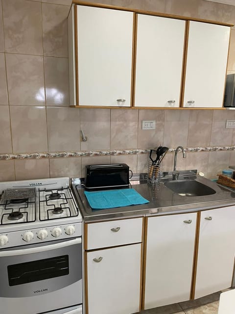 Kitchen or kitchenette, pet friendly, stove