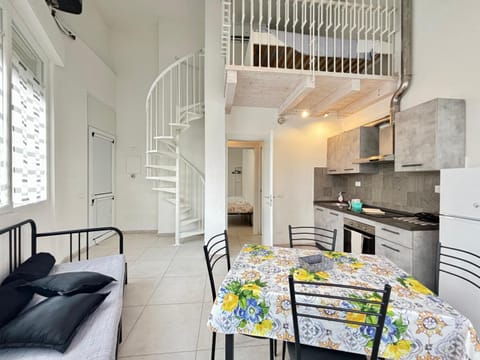 TV and multimedia, Kitchen or kitchenette, Dining area, internet, oven, stove, air conditioner