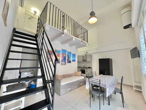 TV and multimedia, Kitchen or kitchenette, Living room, Seating area, Dining area, Inner courtyard view, dishwasher, stove, kitchen, air conditioner