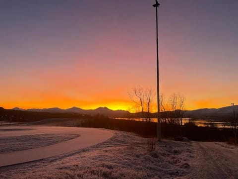 Leilighet i rolig gate med utsikt og gratis parkering Condo in Tromso