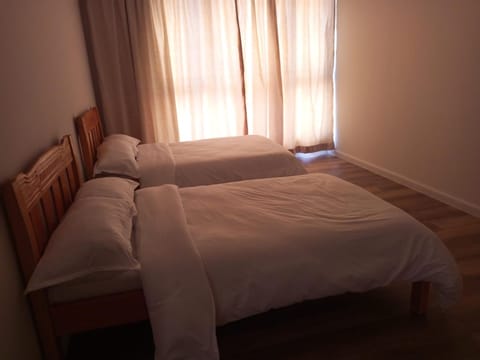 1 night Nairobi and city tour Ensuite rooms in a shared apartment near jkia with Park Views Vacation rental in Nairobi