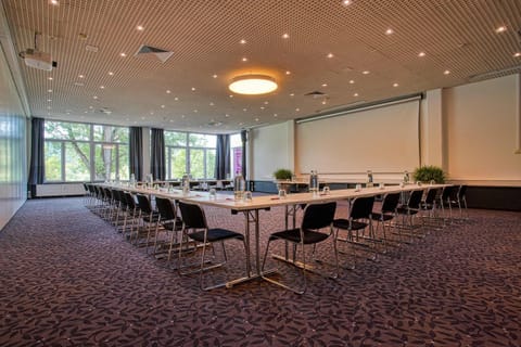 Meeting/conference room