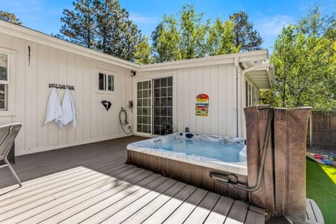 New, Single level, 5 min to DT, Immaculate n comfy Haus in Flagstaff