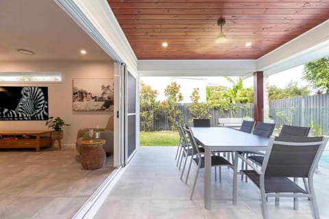Pet friendly Holiday home with pool on Alex Casa in Maroochydore