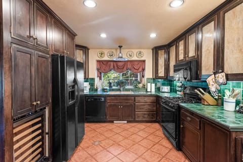 Kitchen or kitchenette, dishwasher, minibar, pet friendly, stove