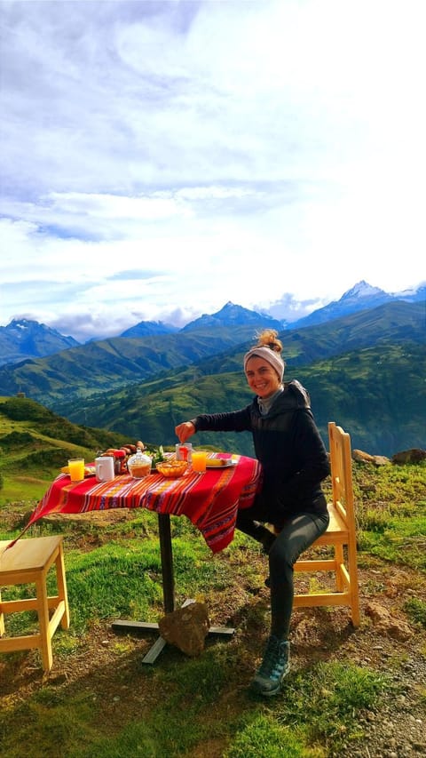 People, Natural landscape, Food and drinks, Food, Mountain view