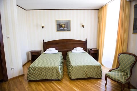 Pensiunea Eden Caransebes Bed and Breakfast in Timiș County