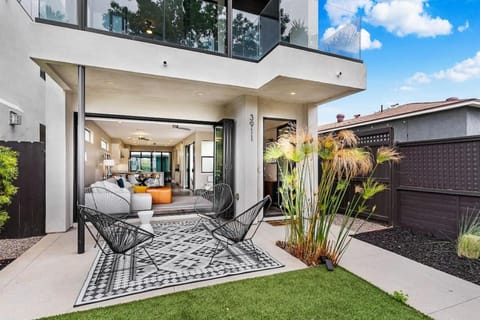 Bright Designer Oasis - Block from Bay - Roof Deck House in Mission Bay