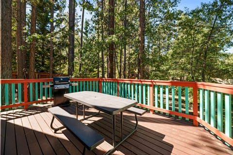 Kapers - Located in a beautiful quiet area of Big Bear Lake, walking distance to Snow Summit! House in Big Bear