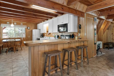 Kapers - Located in a beautiful quiet area of Big Bear Lake, walking distance to Snow Summit! Haus in Big Bear