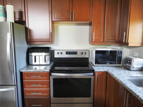 Kitchen or kitchenette, dishwasher, minibar, pet friendly, stove, toaster