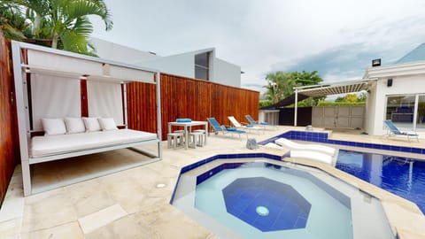 Hermosa Casa en El Peñon con Piscina y Jacuzzi Privados House in Girardot