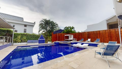 Hermosa Casa en El Peñon con Piscina y Jacuzzi Privados House in Girardot