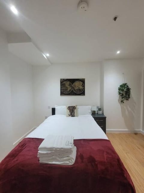 1 Bedroom Flat in London CB46 Condominio in Croydon